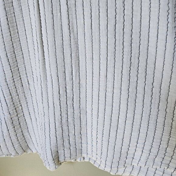 EUC JOIE PIN STRIPED SPLIT V NECK TASSEL ACCENT LOOSE FIT TOP SIZE L - Picture 11 of 15